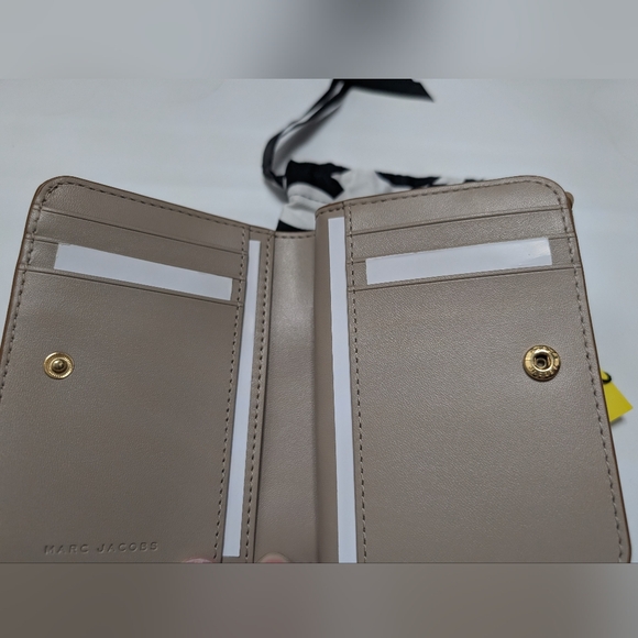 NWT Marc Jacobs Compact Wallet - Picture 3 of 6
